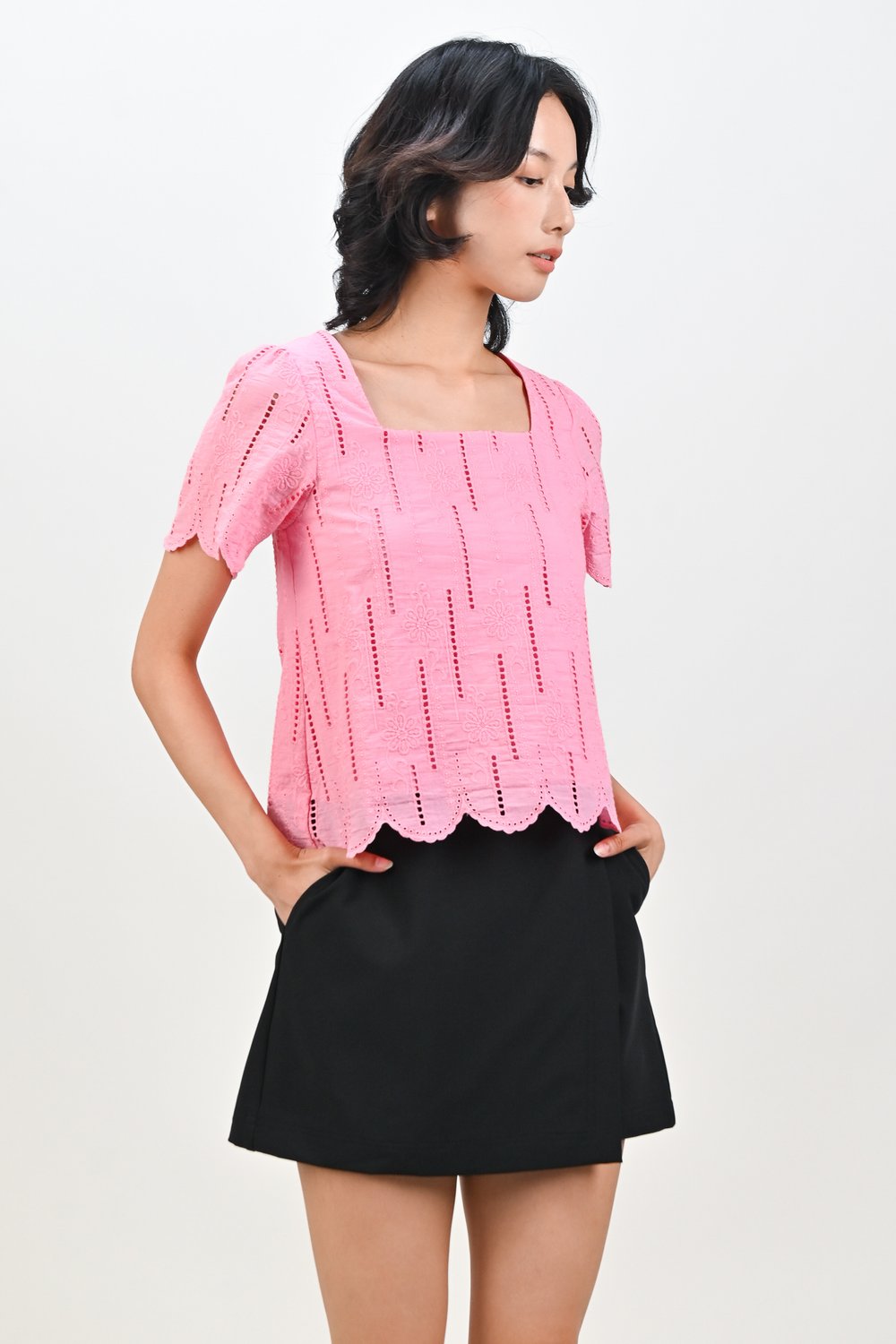 EVOSHA EYELET SLEEVED TOP IN PINK