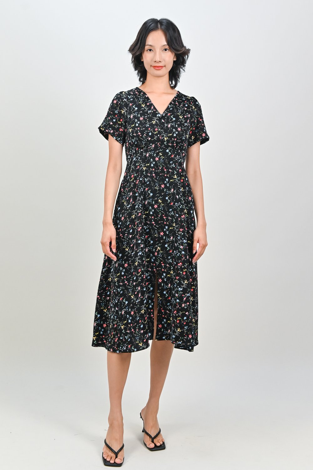 PORTMAN FLORAL SLEEVED BUTTON DRESS IN BLACK PORTMAN FLORAL SLEEVED BUTTON DRESS IN BLACK