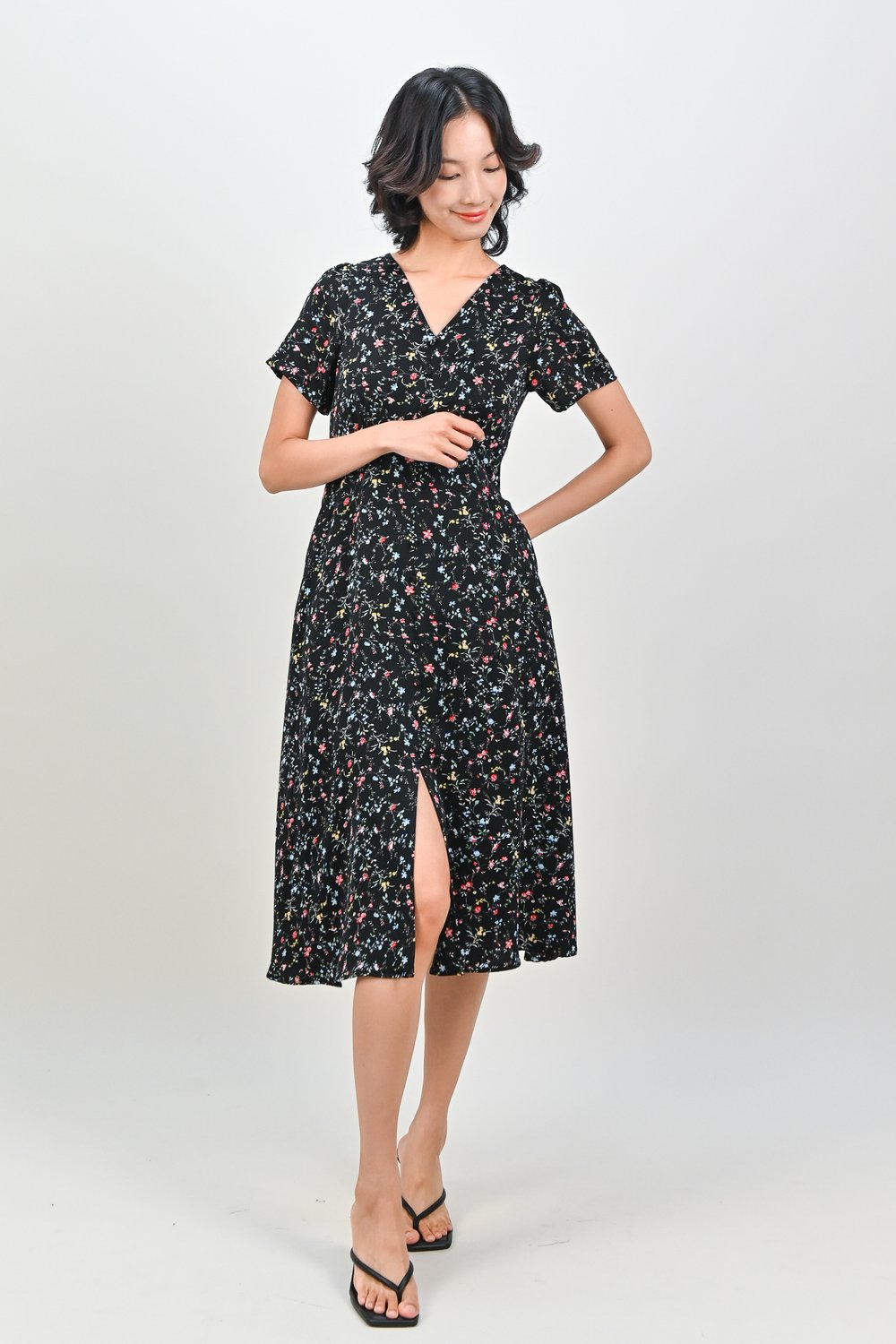 PORTMAN FLORAL SLEEVED BUTTON DRESS IN BLACK PORTMAN FLORAL SLEEVED BUTTON DRESS IN BLACK