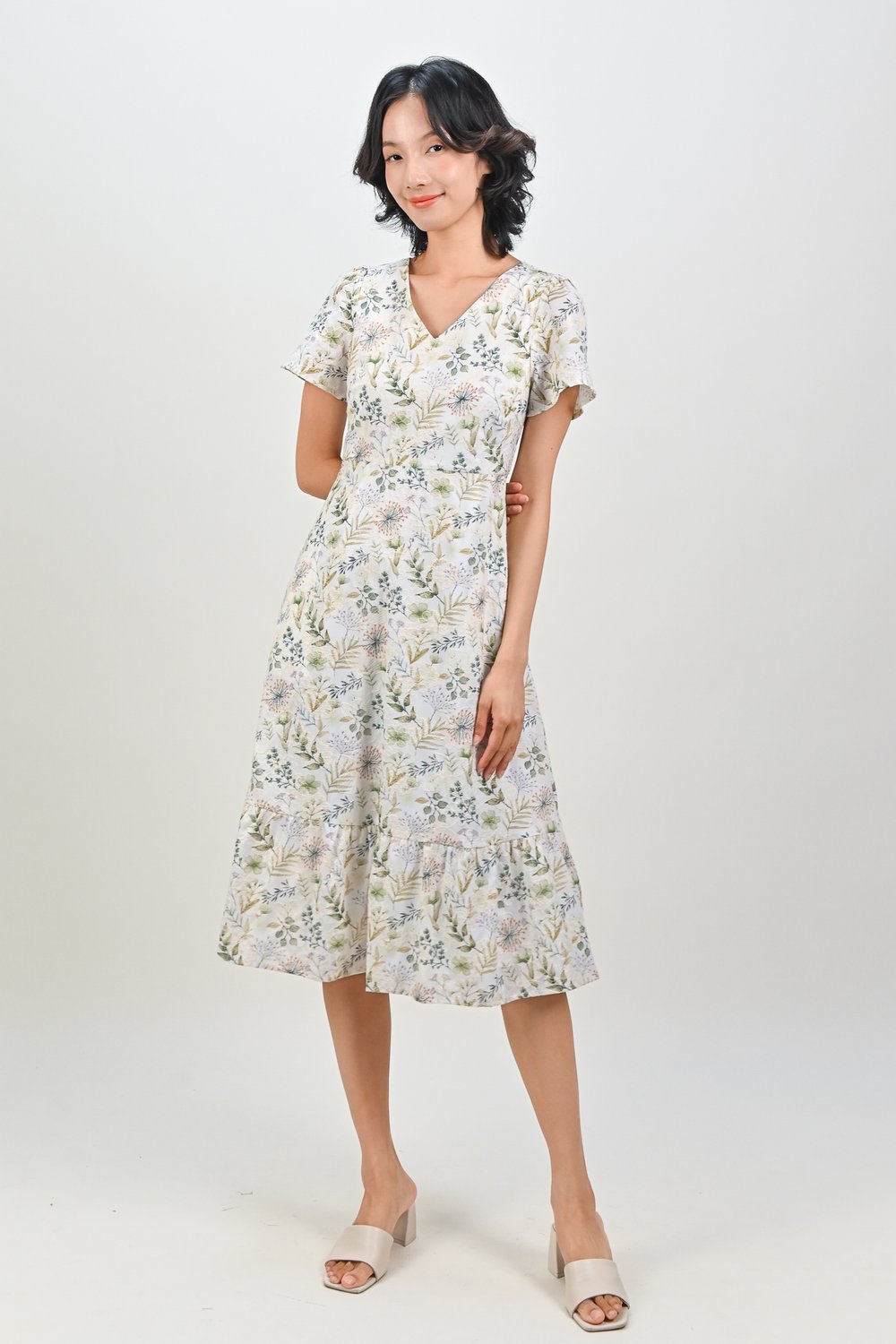 ORIELLE EMB. FLORAL V-NECK SLEEVED DRESS ORIELLE EMB. FLORAL V-NECK SLEEVED DRESS