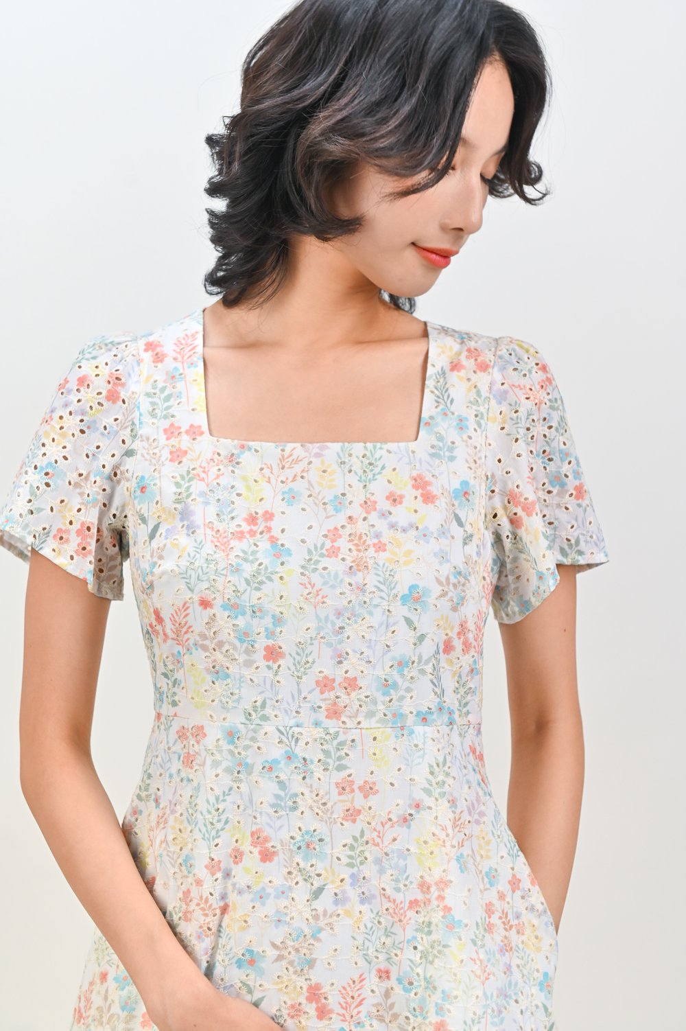 CAELYN EYELET FLORAL SQUARE-NECK SLEEVED DRESS CAELYN EYELET FLORAL SQUARE-NECK SLEEVED DRESS