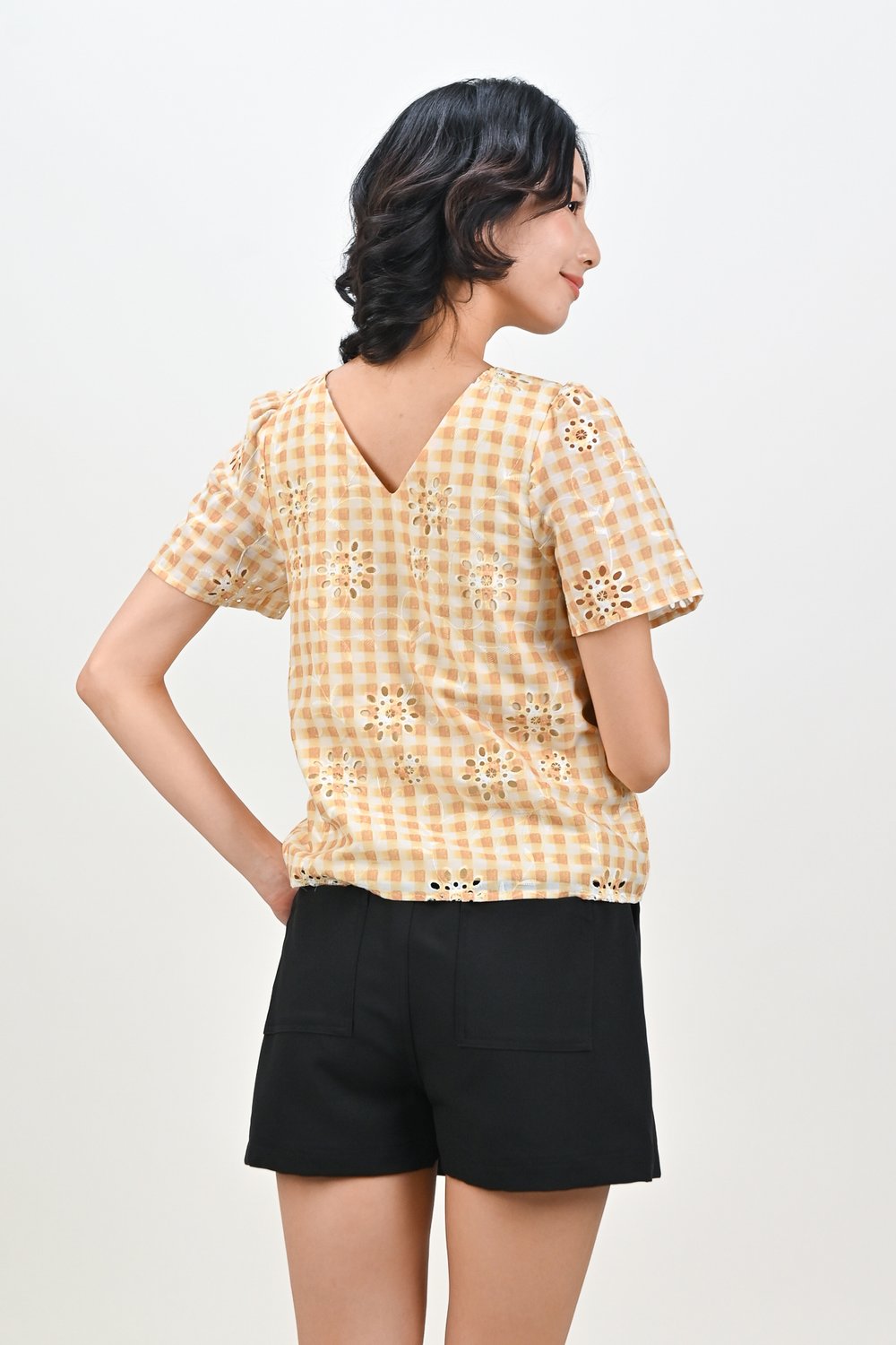 ORELIA GINGHAM EYELET SLEEVED TOP IN YELLOW ORELIA GINGHAM EYELET SLEEVED TOP IN YELLOW