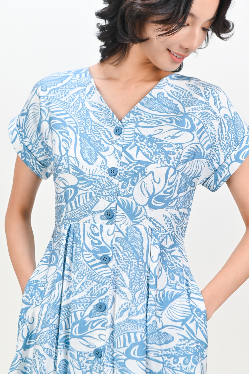 AMIRAE RESORT SLEEVED BUTTON DRESS IN BLUE AMIRAE RESORT SLEEVED BUTTON DRESS IN BLUE