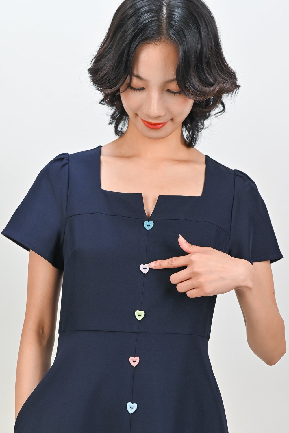 SHINZO HEART-BUTTON SLEEVED DRESS IN NAVY SHINZO HEART-BUTTON SLEEVED DRESS IN NAVY