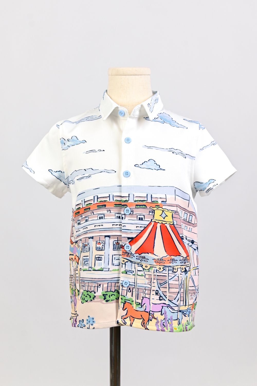 COLONIAL COURTYARD KIDS’ SHIRT