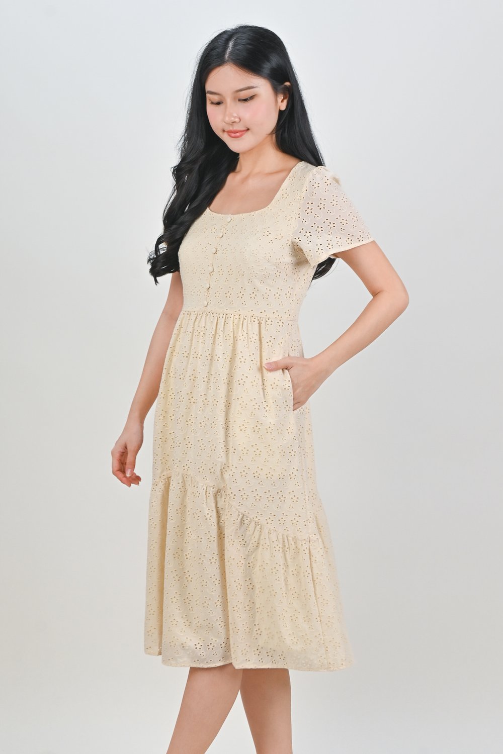 EZURYN EYELET SCOOP-NECK SLEEVED DRESS IN CREAM