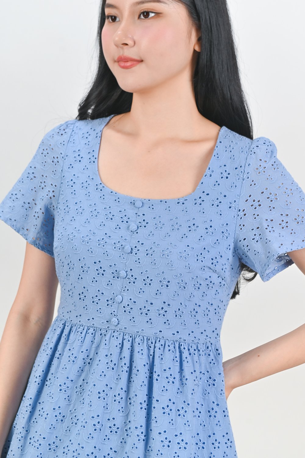 EZURYN EYELET SCOOP-NECK SLEEVED DRESS IN BLUE