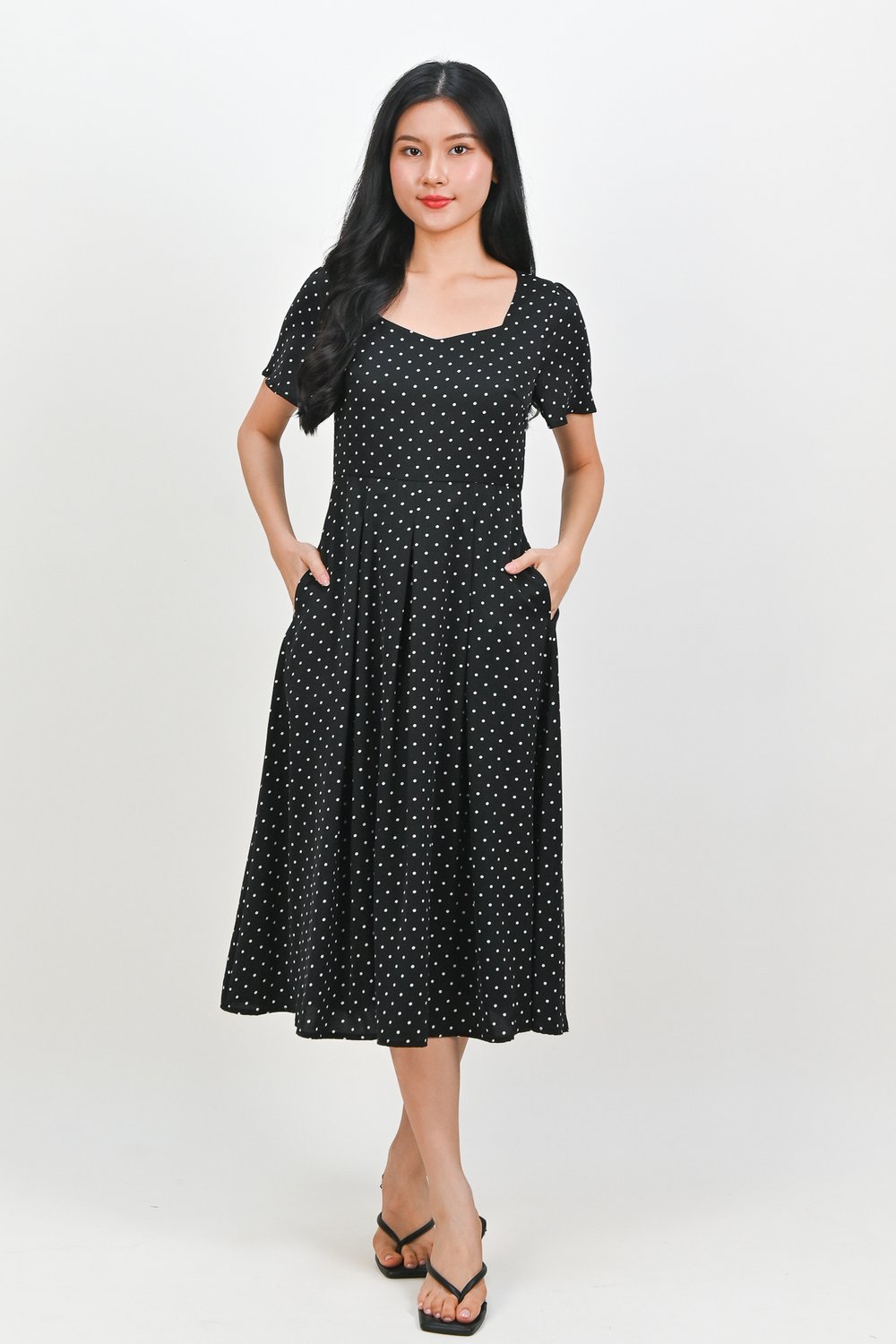 MARANTHA SWEETHEART SLEEVED MIDI DRESS IN BLACK POLKA