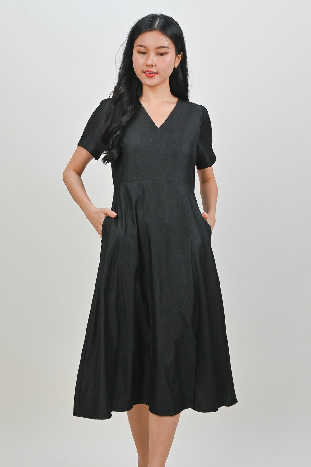 QUINARA DENIM-LOOK SLEEVED DRESS IN GUNMETAL