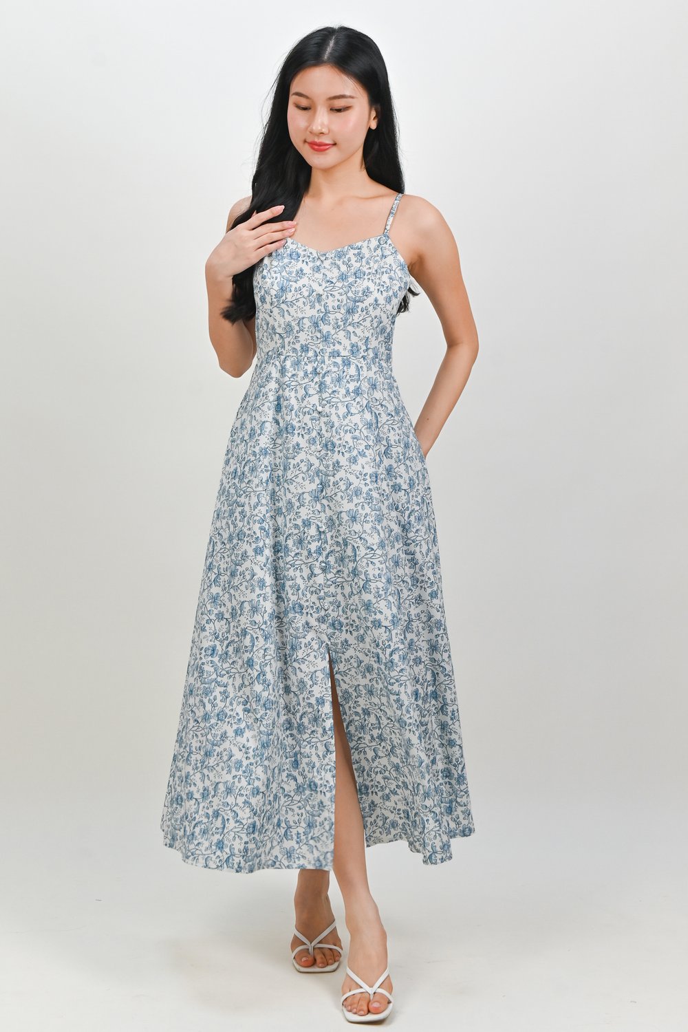 AURINDA FLORAL SPAG BUTTON MAXI DRESS IN BLUE
