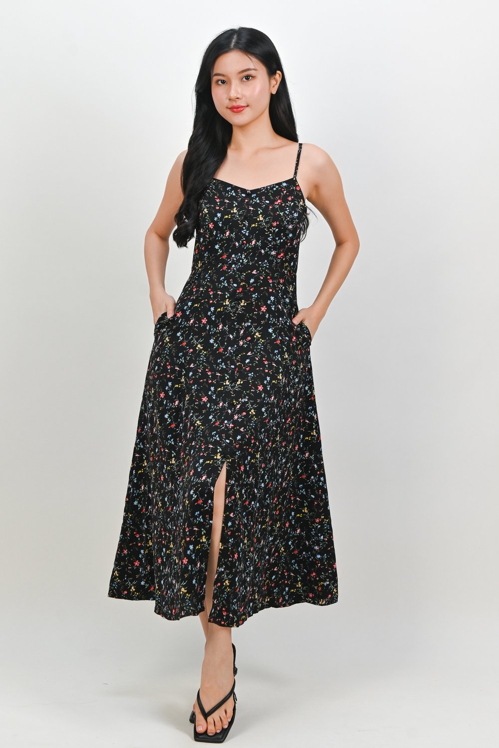 AURINDA FLORAL SPAG BUTTON MAXI DRESS IN BLACK