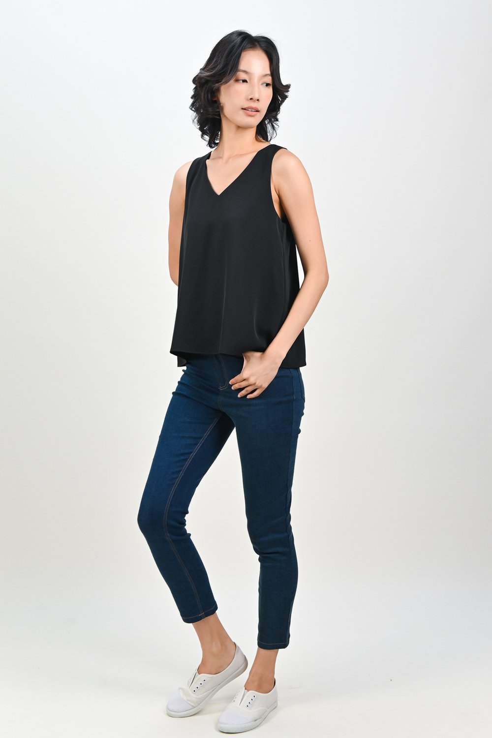 HAZEL TWO-WAY TOP IN BLACK
