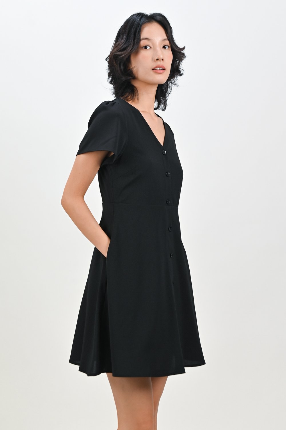 SASHA SLEEVED FLOWER-BUTTON DRESS IN BLACK