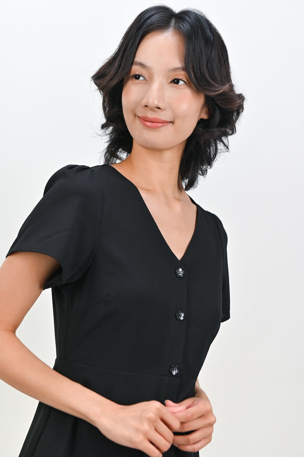 SASHA SLEEVED FLOWER-BUTTON DRESS IN BLACK