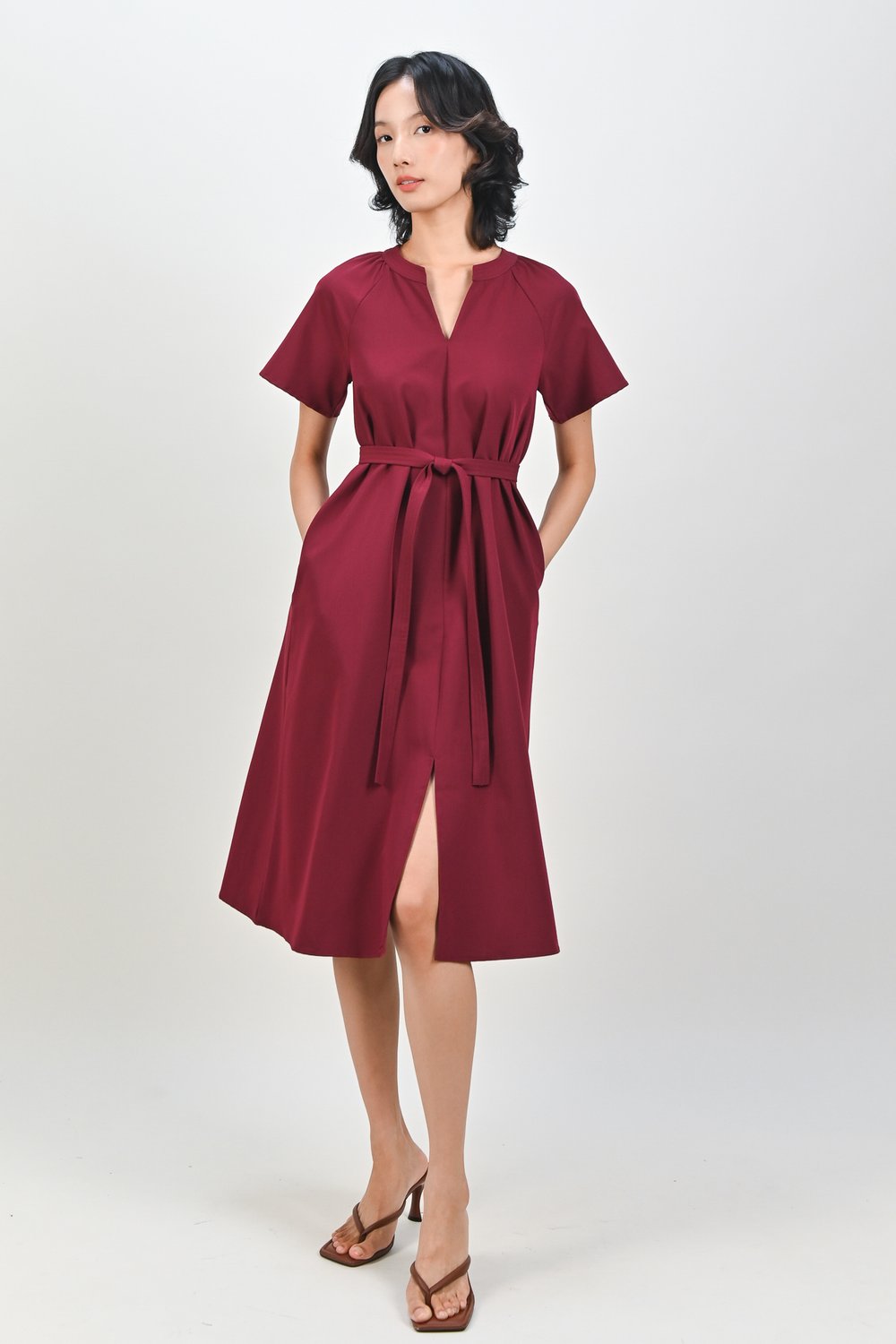 LUMINA V-NECK SLEEVED MIDI DRESS IN WINE
