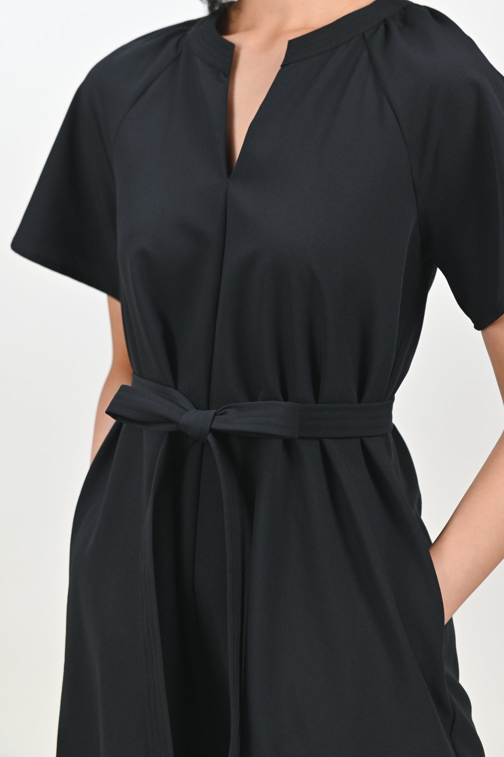 LUMINA V-NECK SLEEVED MIDI DRESS IN BLACK