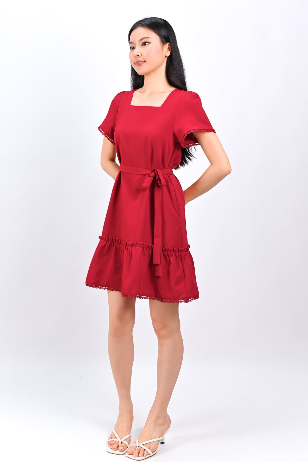SABBY SQUARE-NECK SLEEVED DROPWAIST DRESS IN RED