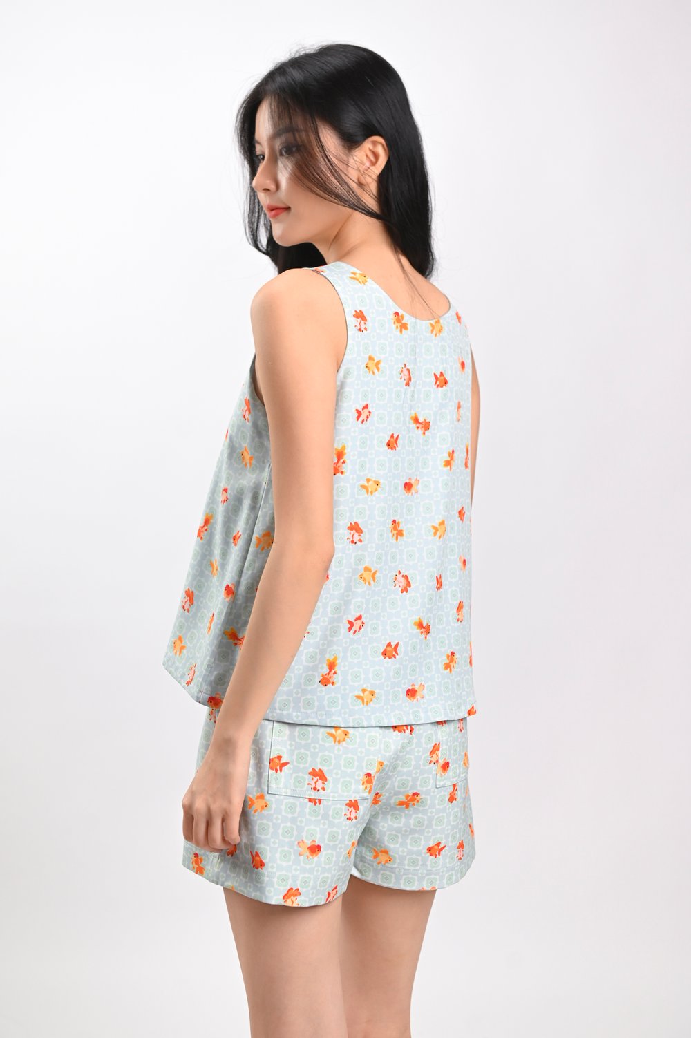 LUCKY RIVER TWO-WAY BUTTON TOP