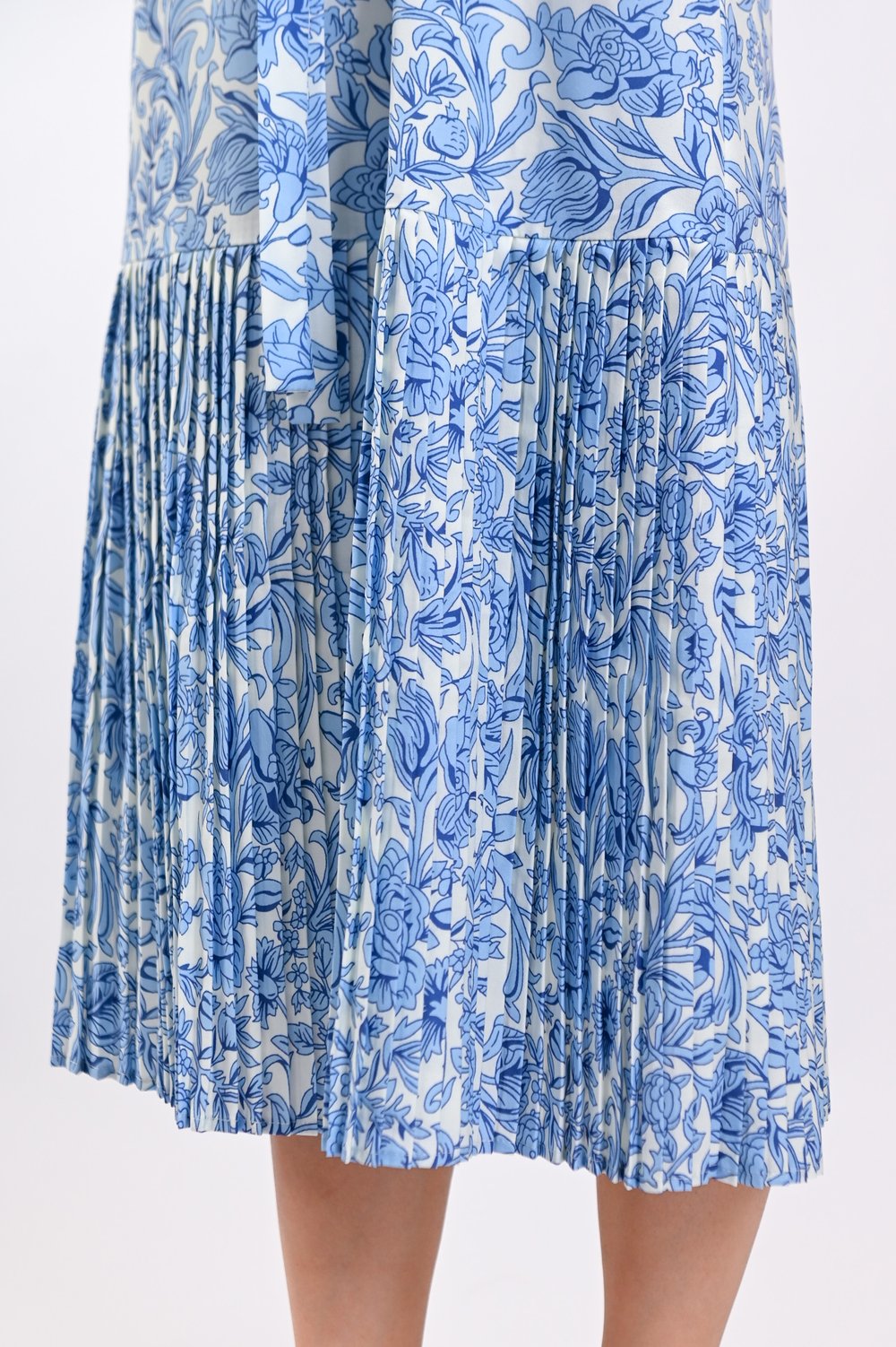 LAILA SLEEVED PLEAT-PANEL MIDI DRESS IN BLUE ABSTRACT