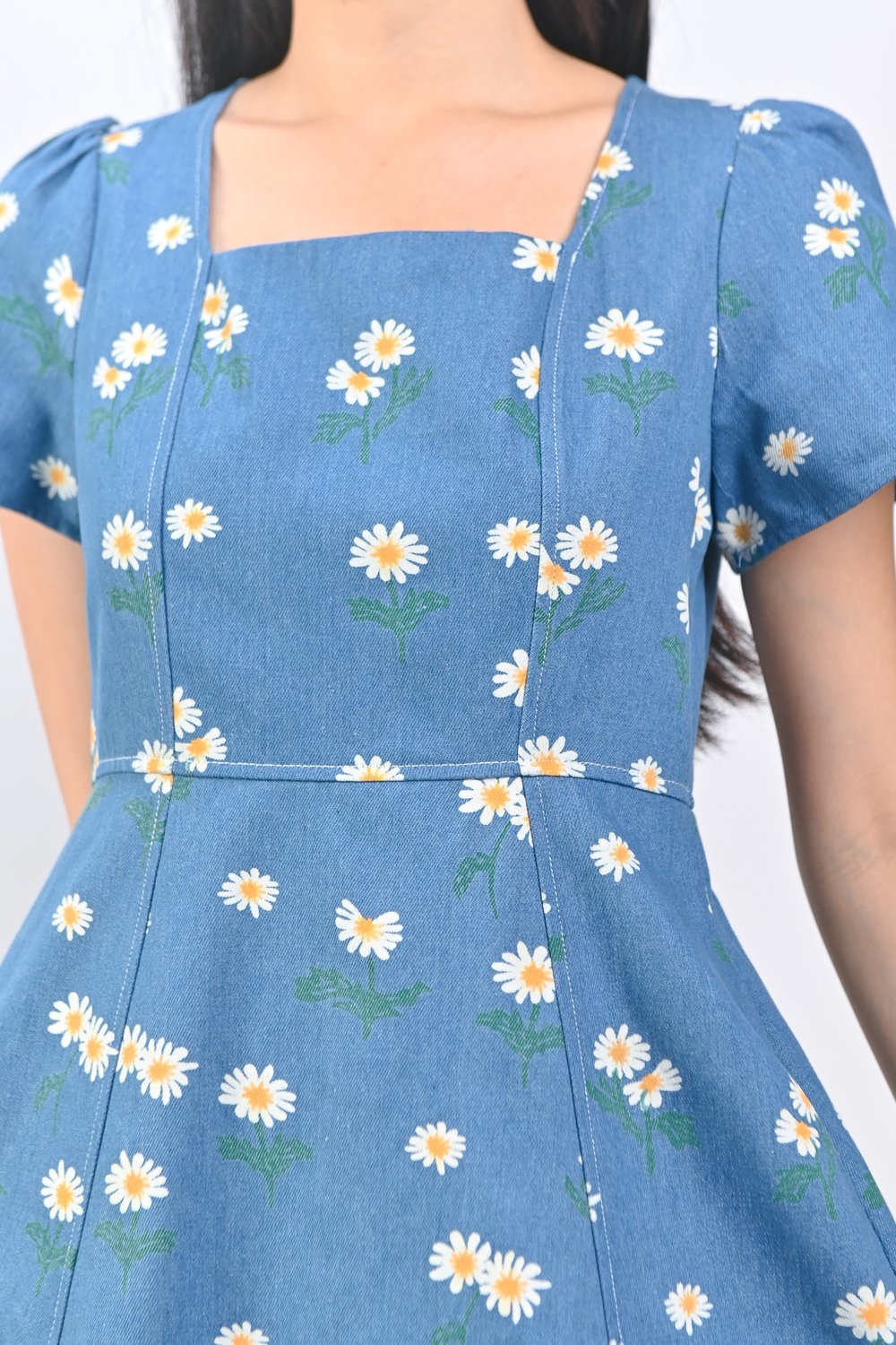 ZERENYA DENIM FLORAL SQUARE-NECK DRESS IN MID-WASH