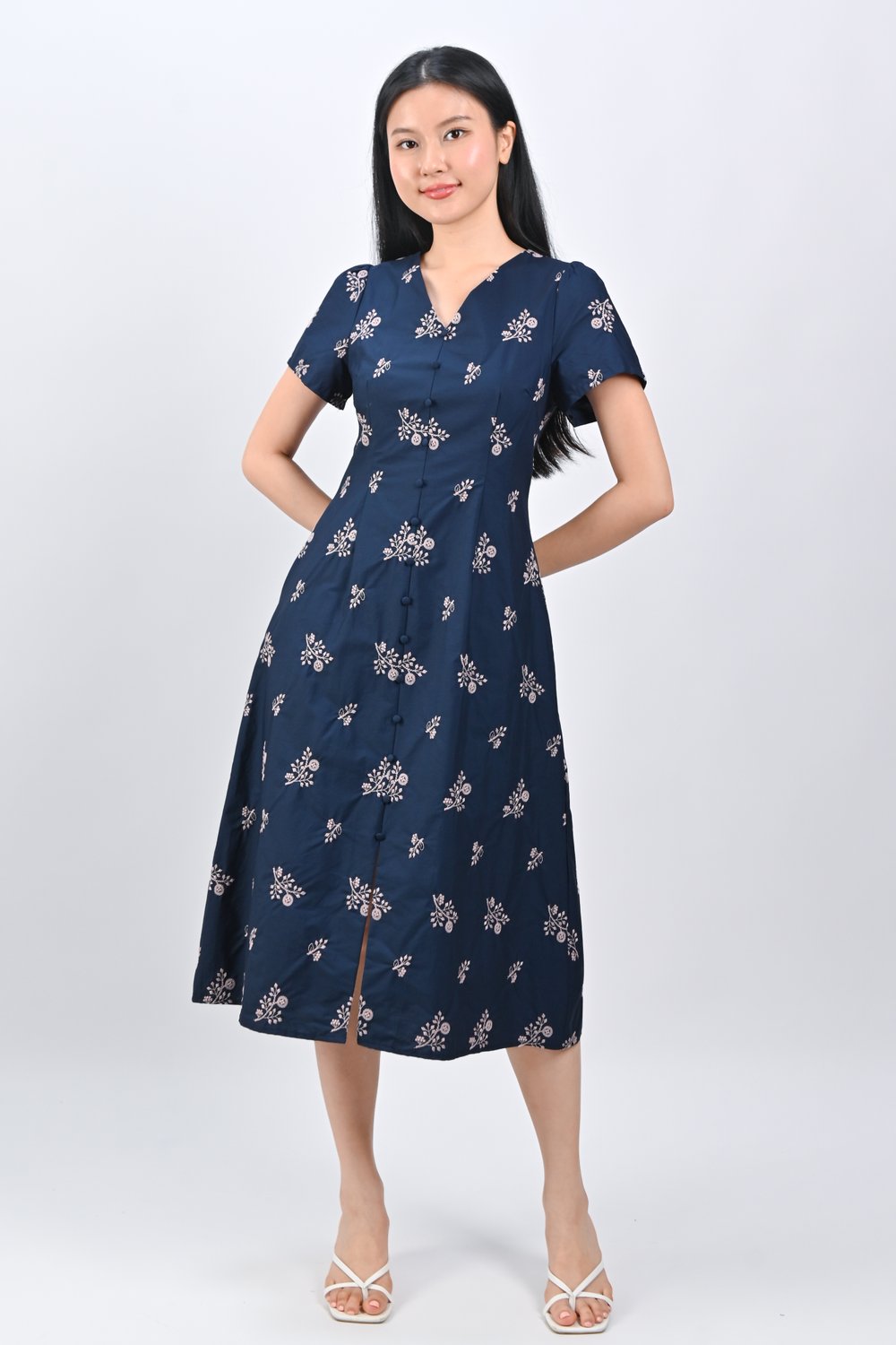 ZIYU EMB. V-NECK SLEEVED MIDI DRESS IN NAVY