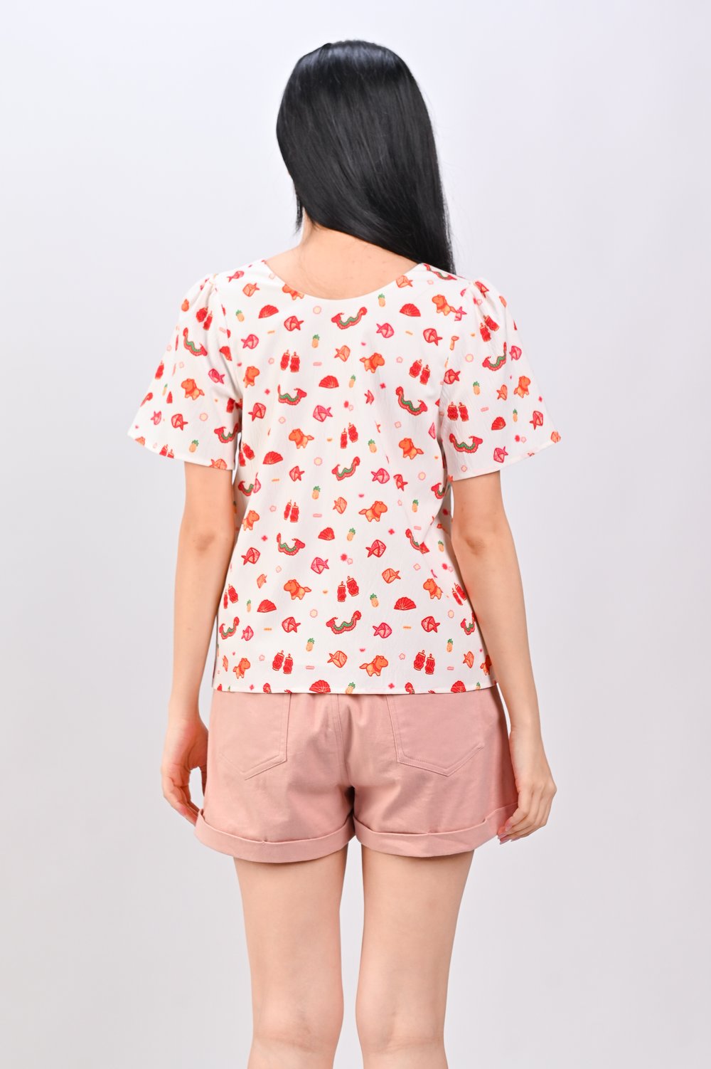 LUCKY CHARMS SLEEVED BUTTON TOP