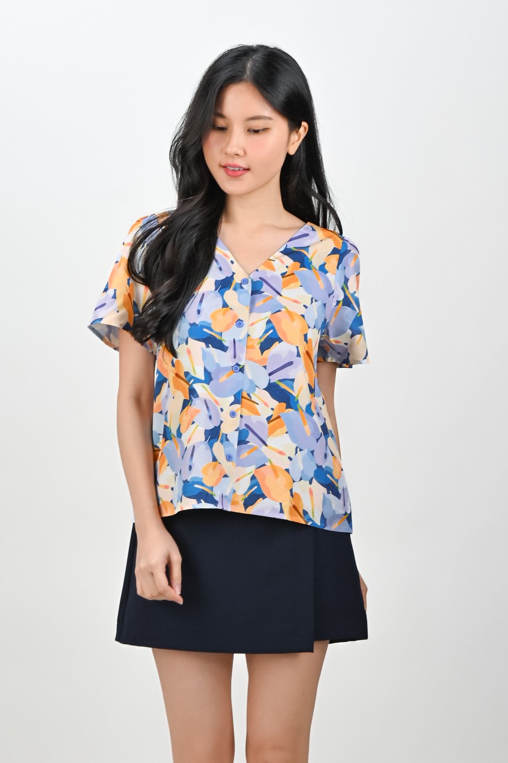 BLUE LACELEAF SLEEVED BUTTON TOP