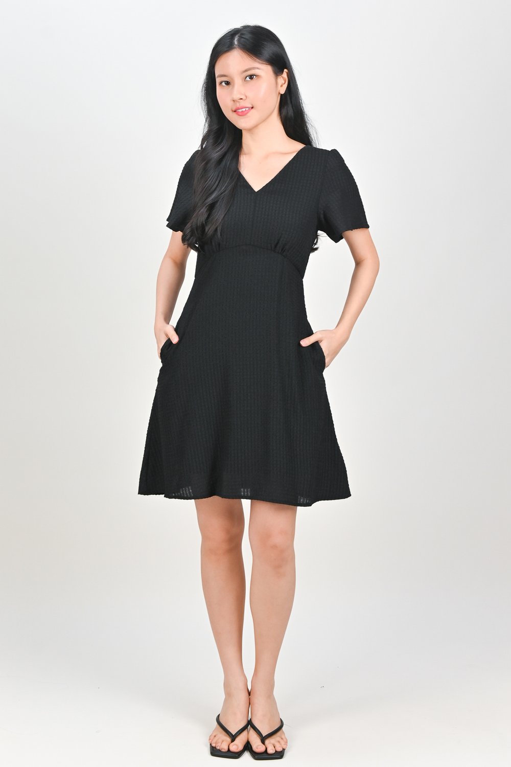 MAGARA TEXTURED SLEEVED DRESS IN BLACK