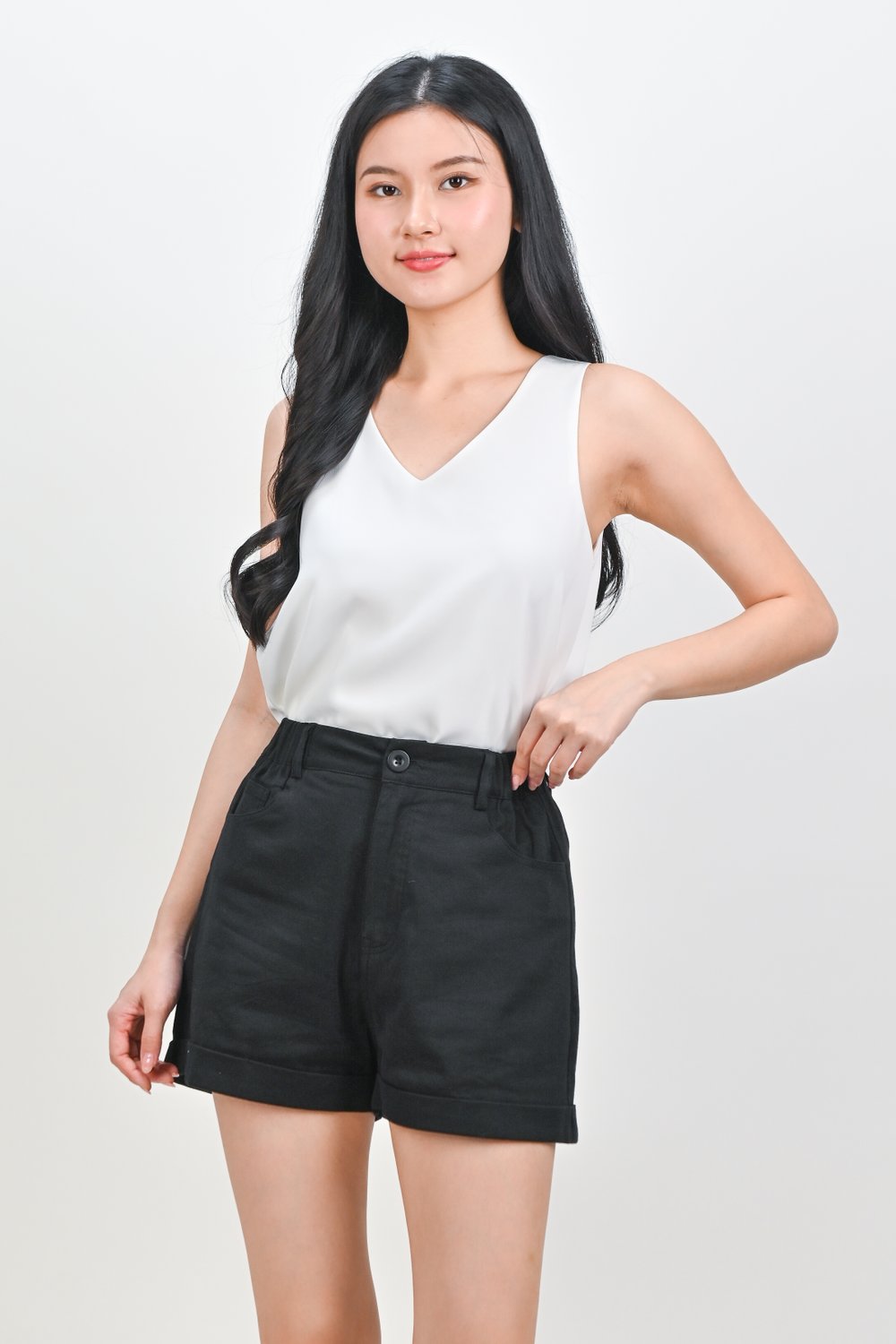 LYNNY ELASTIC-WAIST SHORTS IN BLACK