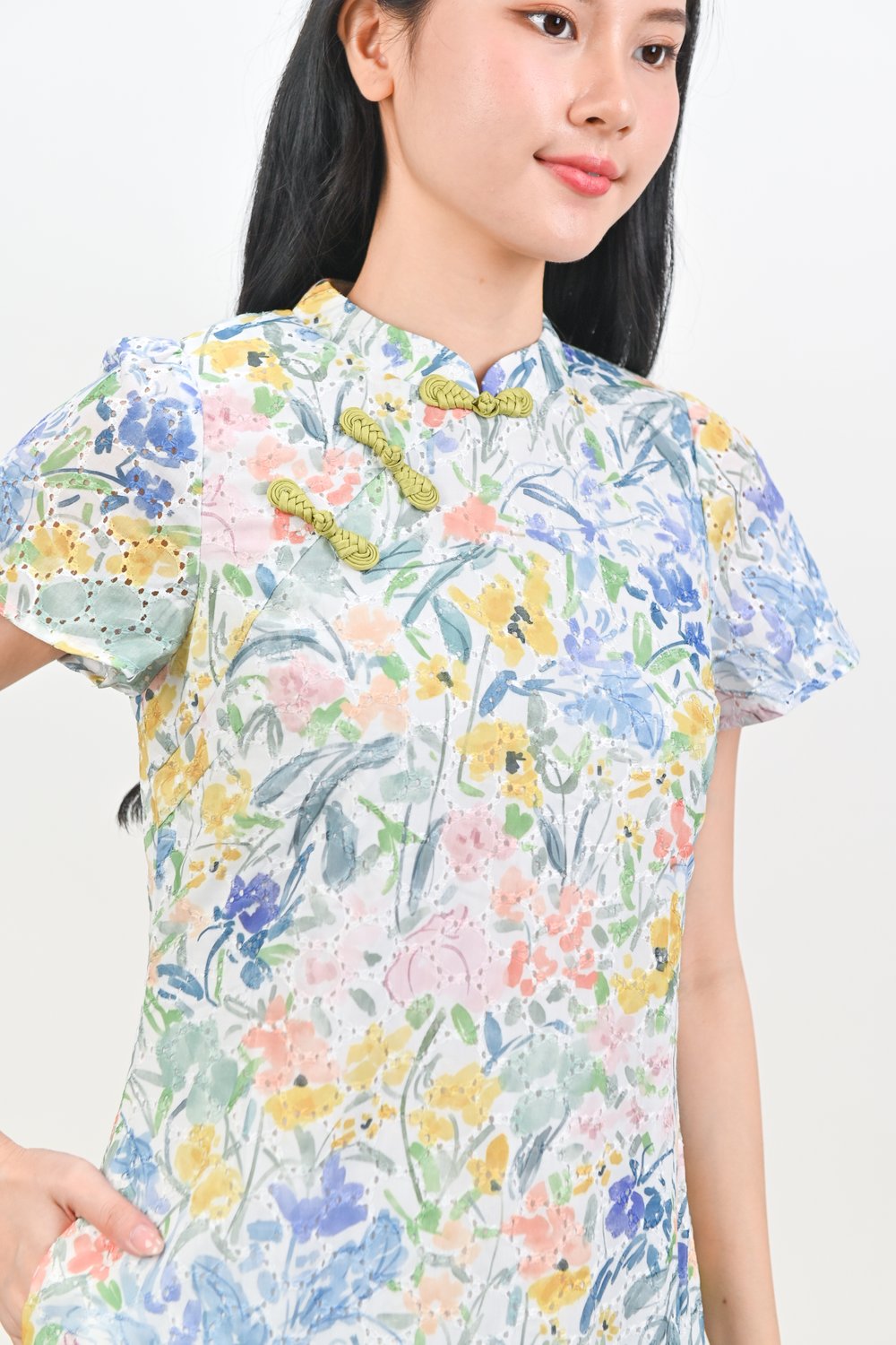 KAILI EYELET FLORAL SLEEVED CHEONGSAM DRESS