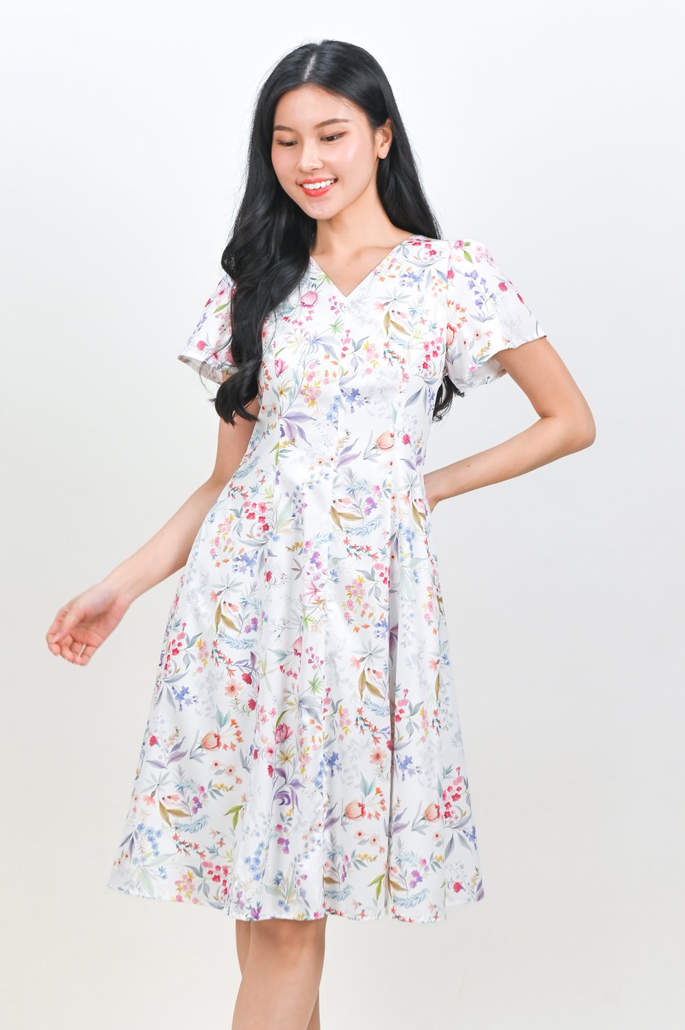 XYLIN V-NECK PANELLED SLEEVED DRESS IN WHITE FLORAL