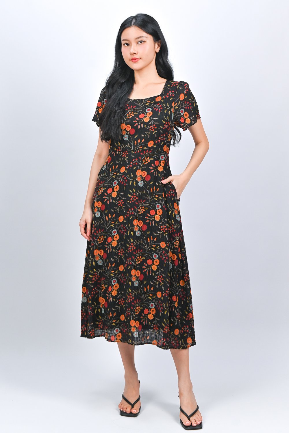 OLWEN SWEETHEART SLEEVED MIDI DRESS IN VIBRANT FLORAL