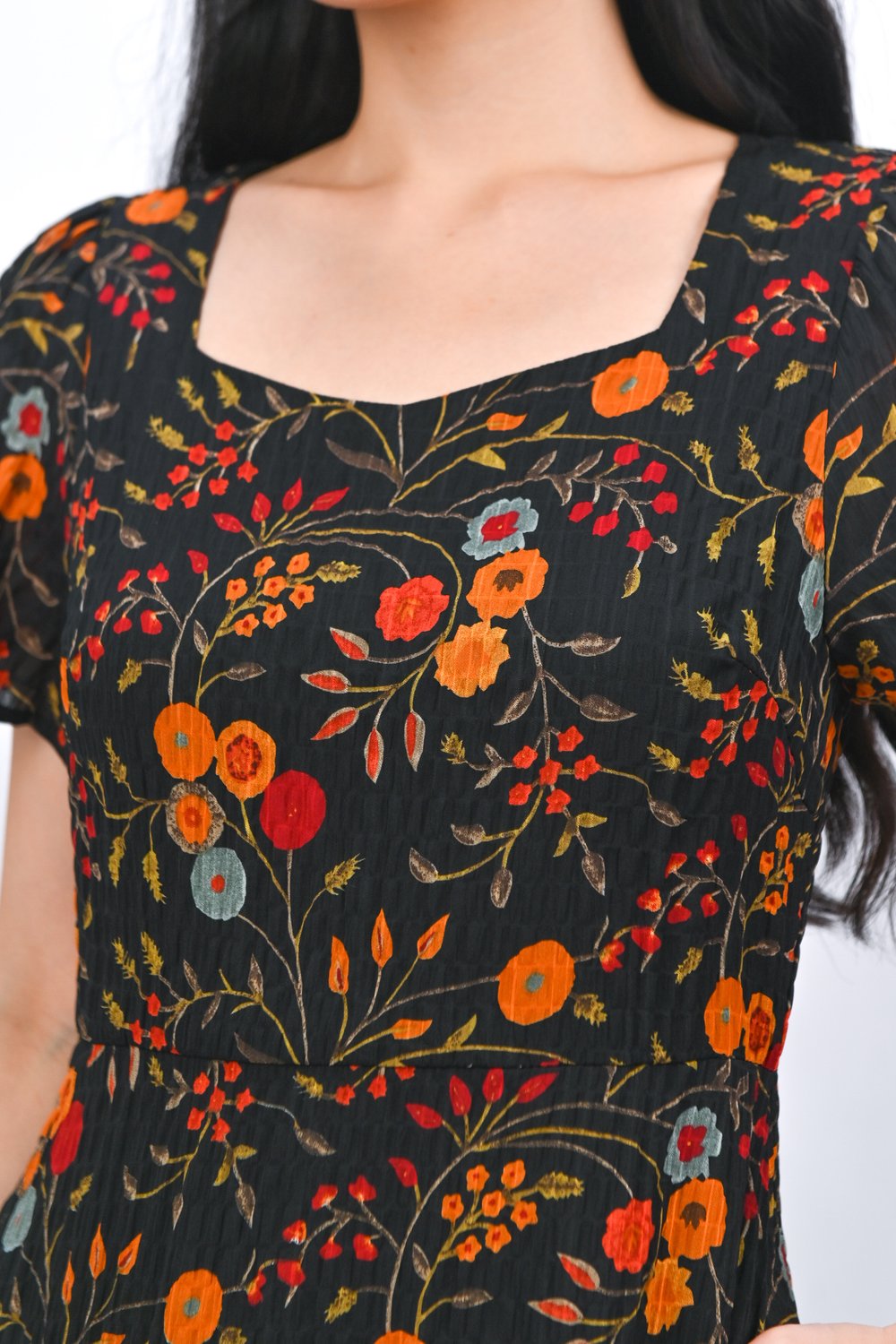 OLWEN SWEETHEART SLEEVED MIDI DRESS IN VIBRANT FLORAL