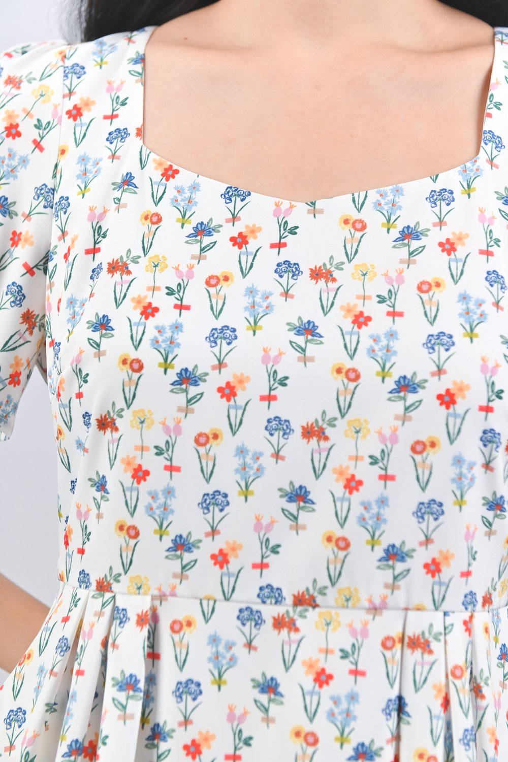 FOREVER BLOOMS SWEETHEART SLEEVED MIDI DRESS