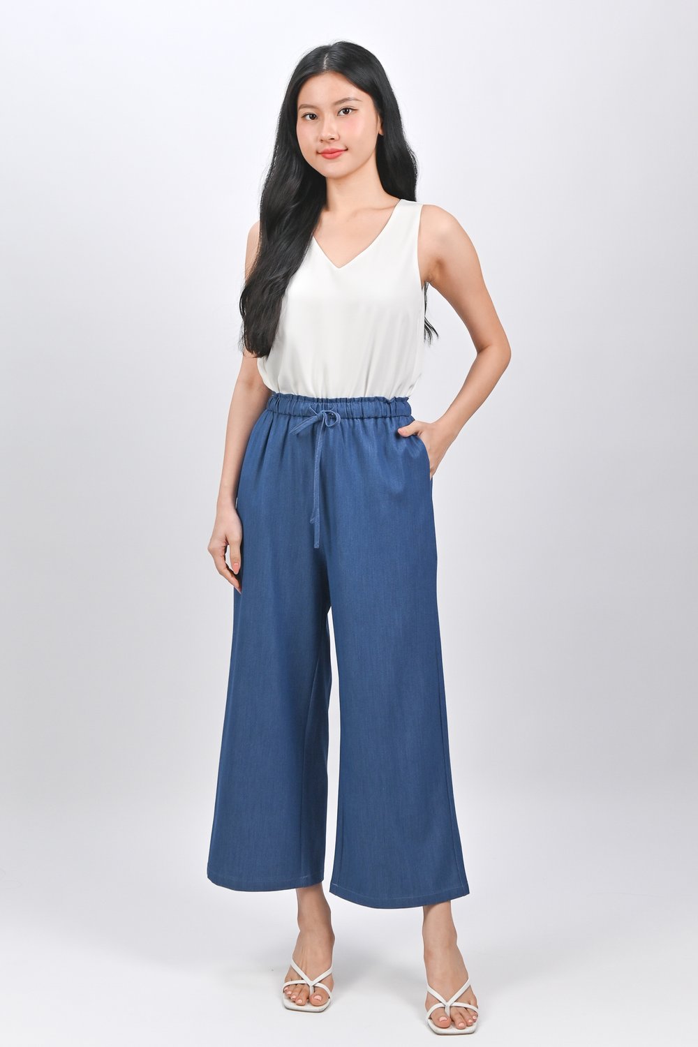 JYUN DENIM-LOOK DRAWSTRING PANTS IN MID-WASH