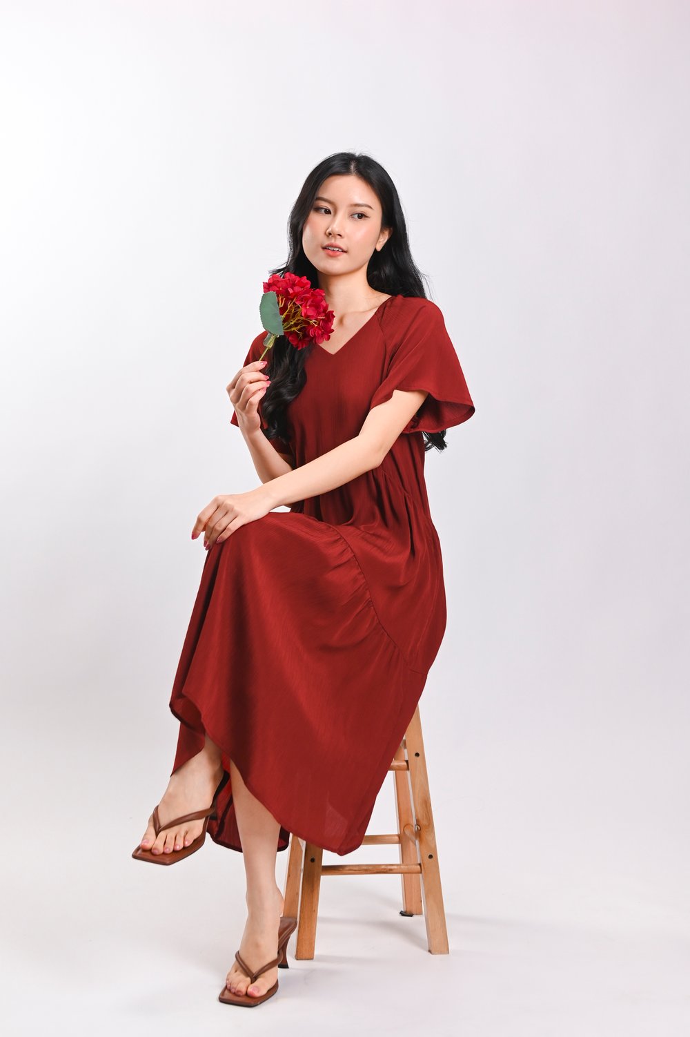 ZANIKA TEXTURED V-NECK SLEEVED TIERED DRESS IN BRICK