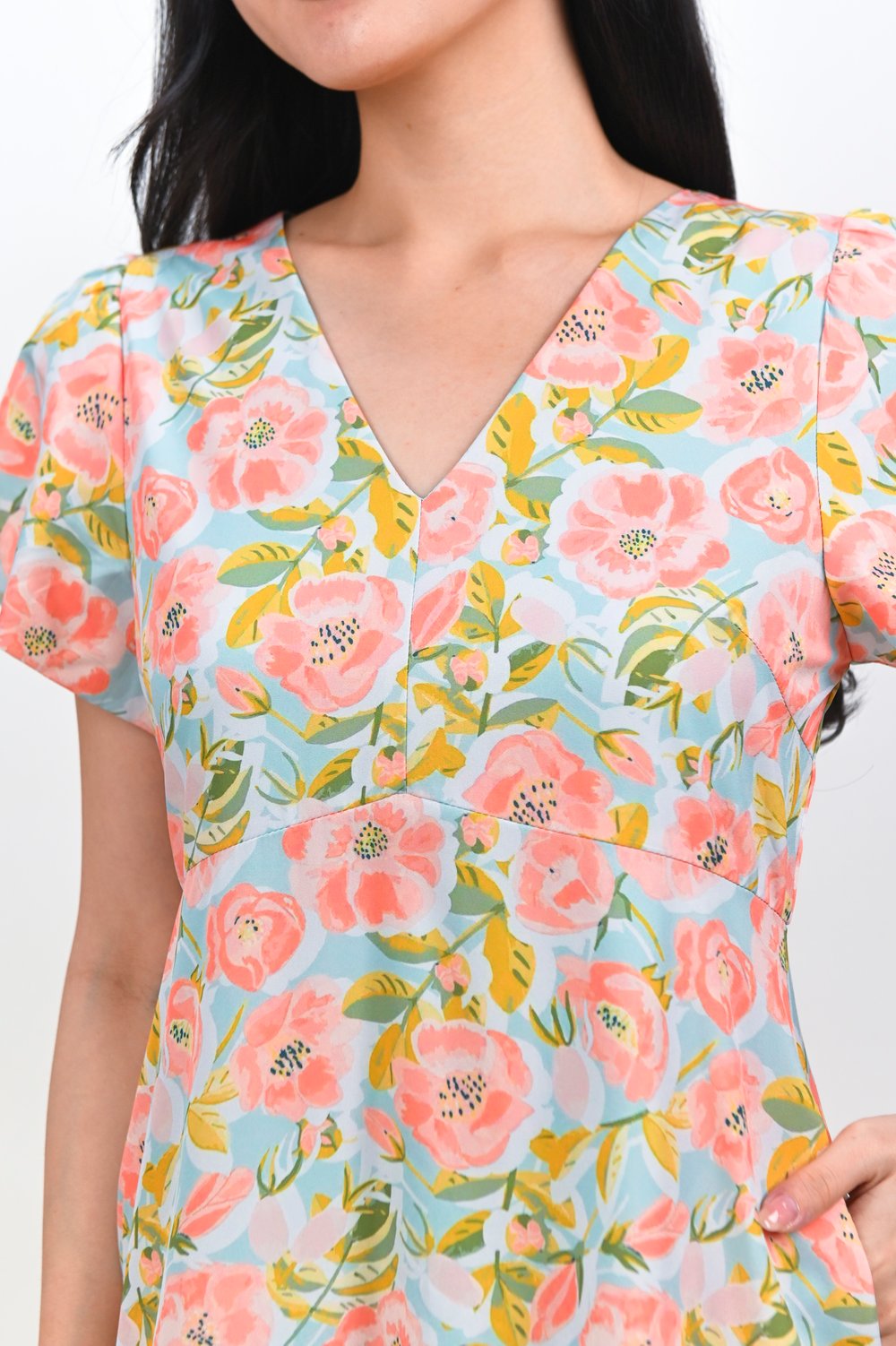 MIRABEL FLORAL V-NECK SLEEVED MIDI DRESS IN MINT