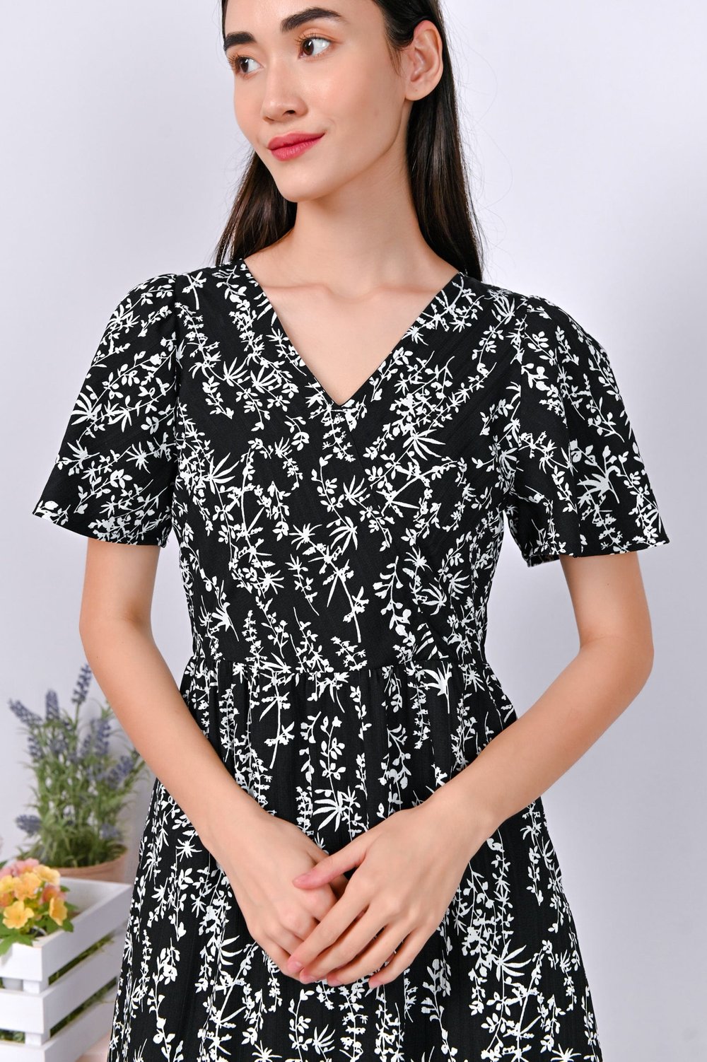 DELLA TEXTURED DRESS IN BLACK DELLA TEXTURED DRESS IN BLACK