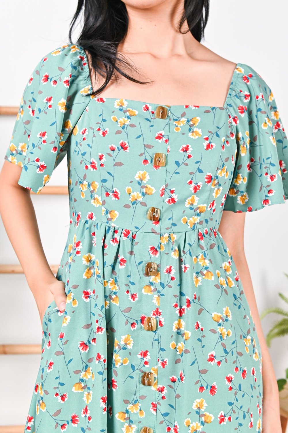 ESTEE SLEEVED BUTTON DRESS IN GREEN FLORAL