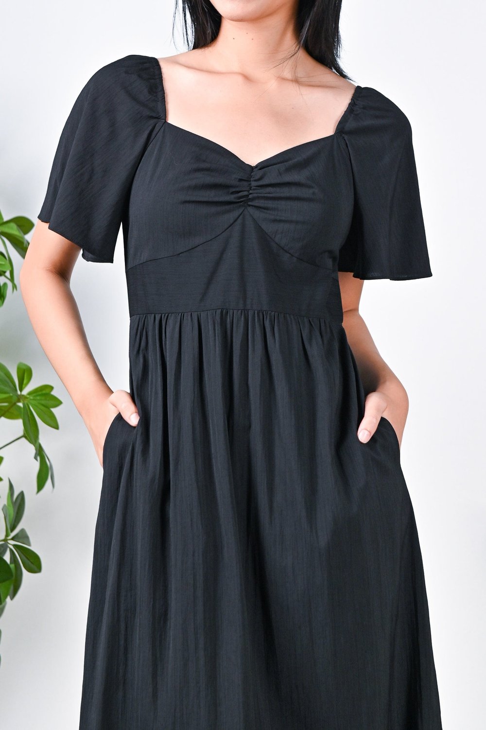 ISABELLE SWEETHEART MIDI DRESS IN BLACK