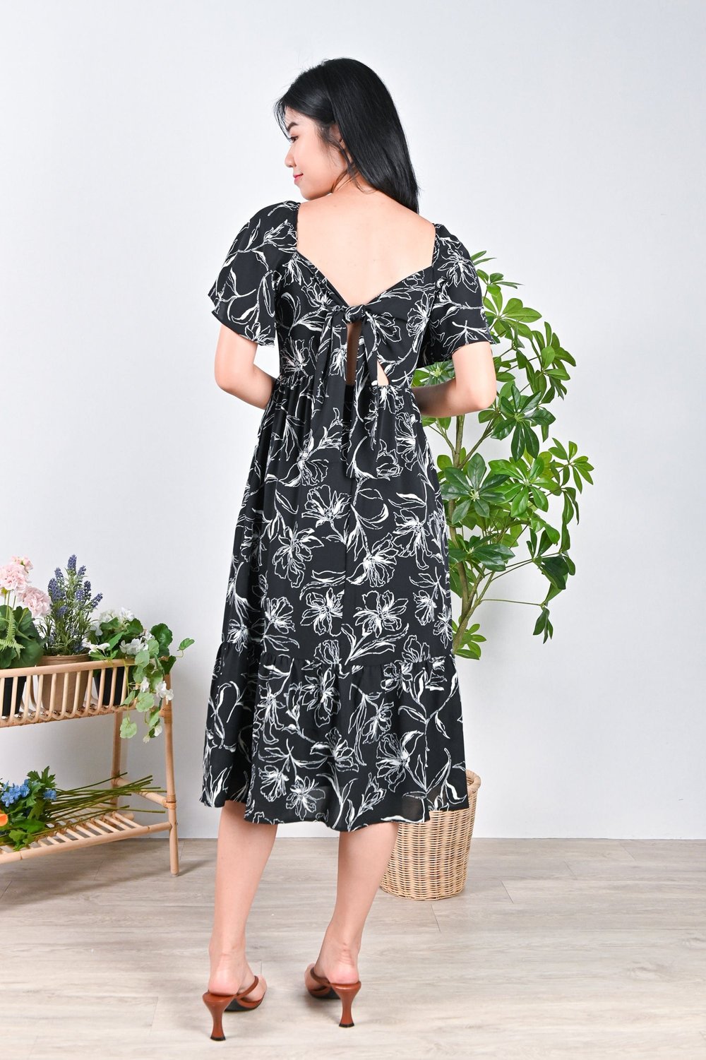 JOA TIE-BACK SLEEVED DRESS IN BLACK