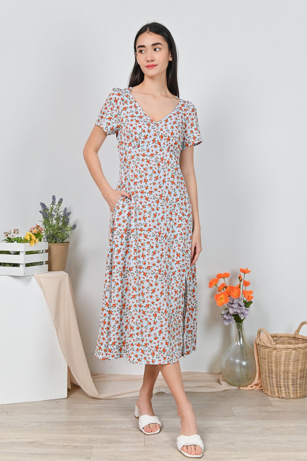 NEA FLORAL MIDI DRESS IN BLUE NEA FLORAL MIDI DRESS IN BLUE
