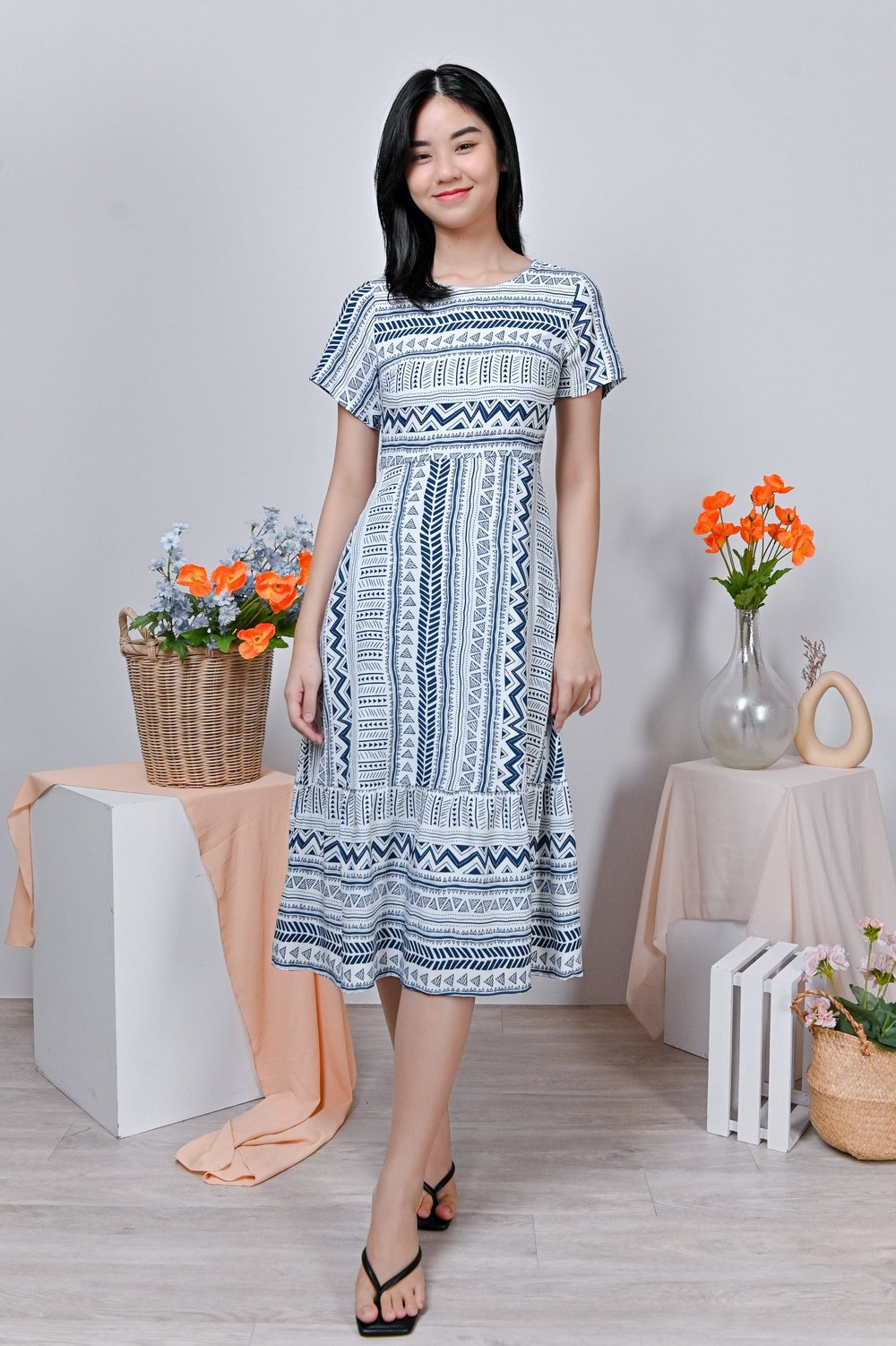 RASVEEN ROUND-NECK DRESS IN AZTEC RASVEEN ROUND-NECK DRESS IN AZTEC