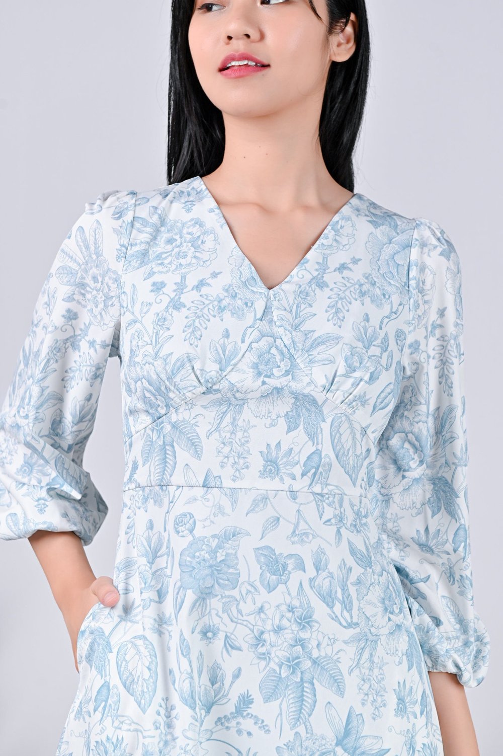 WERN SLEEVED DRESS IN DREAMY PORCELAIN WERN SLEEVED DRESS IN DREAMY PORCELAIN