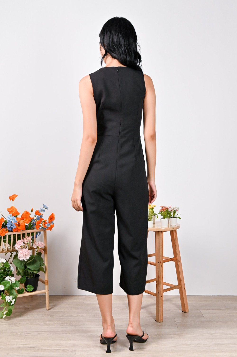 IDALIA SLEEVELESS JUMPSUIT IN BLACK