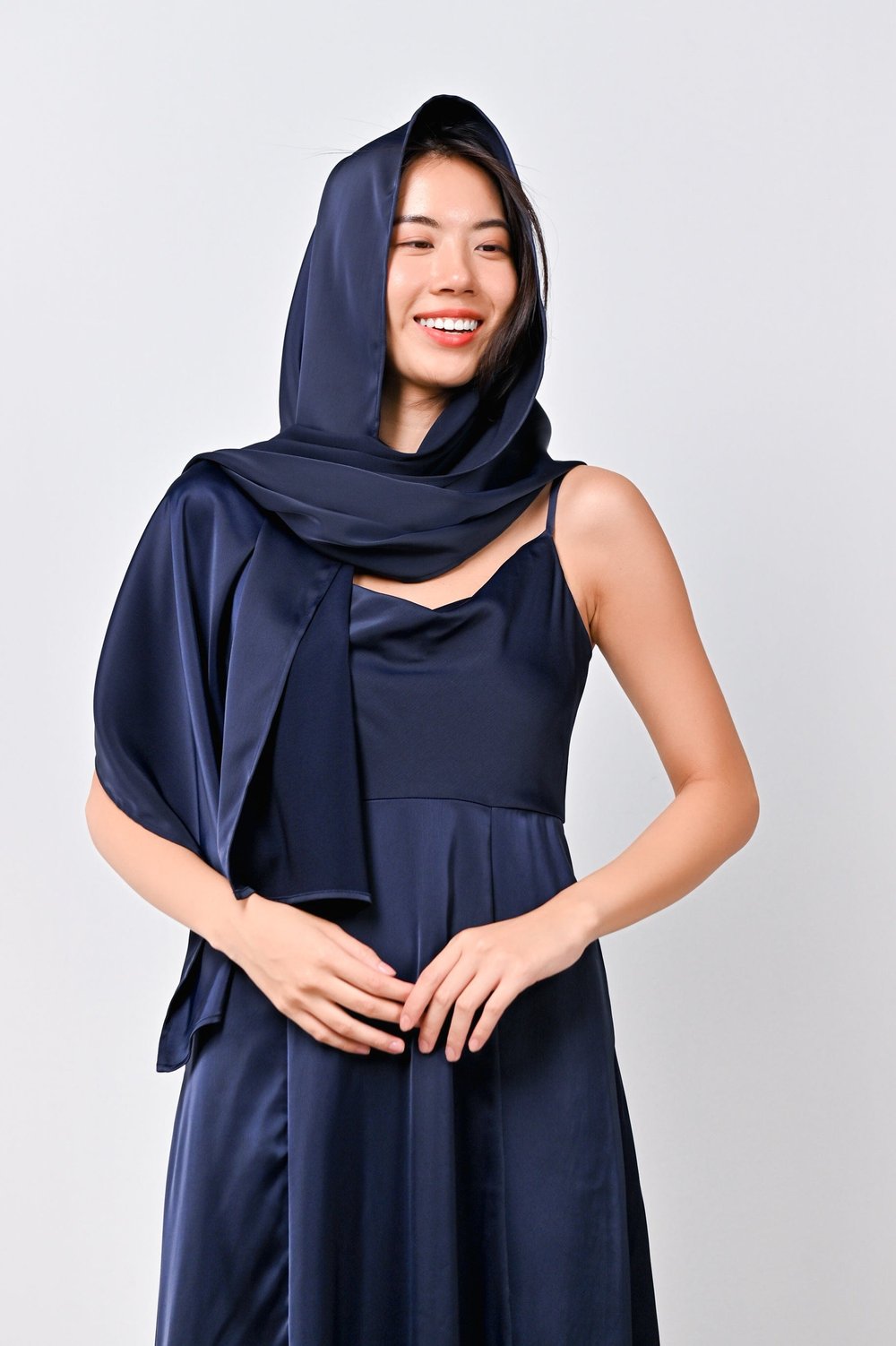 JAIME SHAWL / SCARF IN NAVY JAIME SHAWL / SCARF IN NAVY