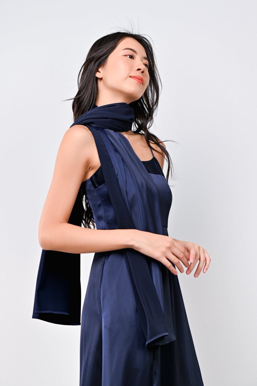 JAIME SHAWL / SCARF IN NAVY JAIME SHAWL / SCARF IN NAVY