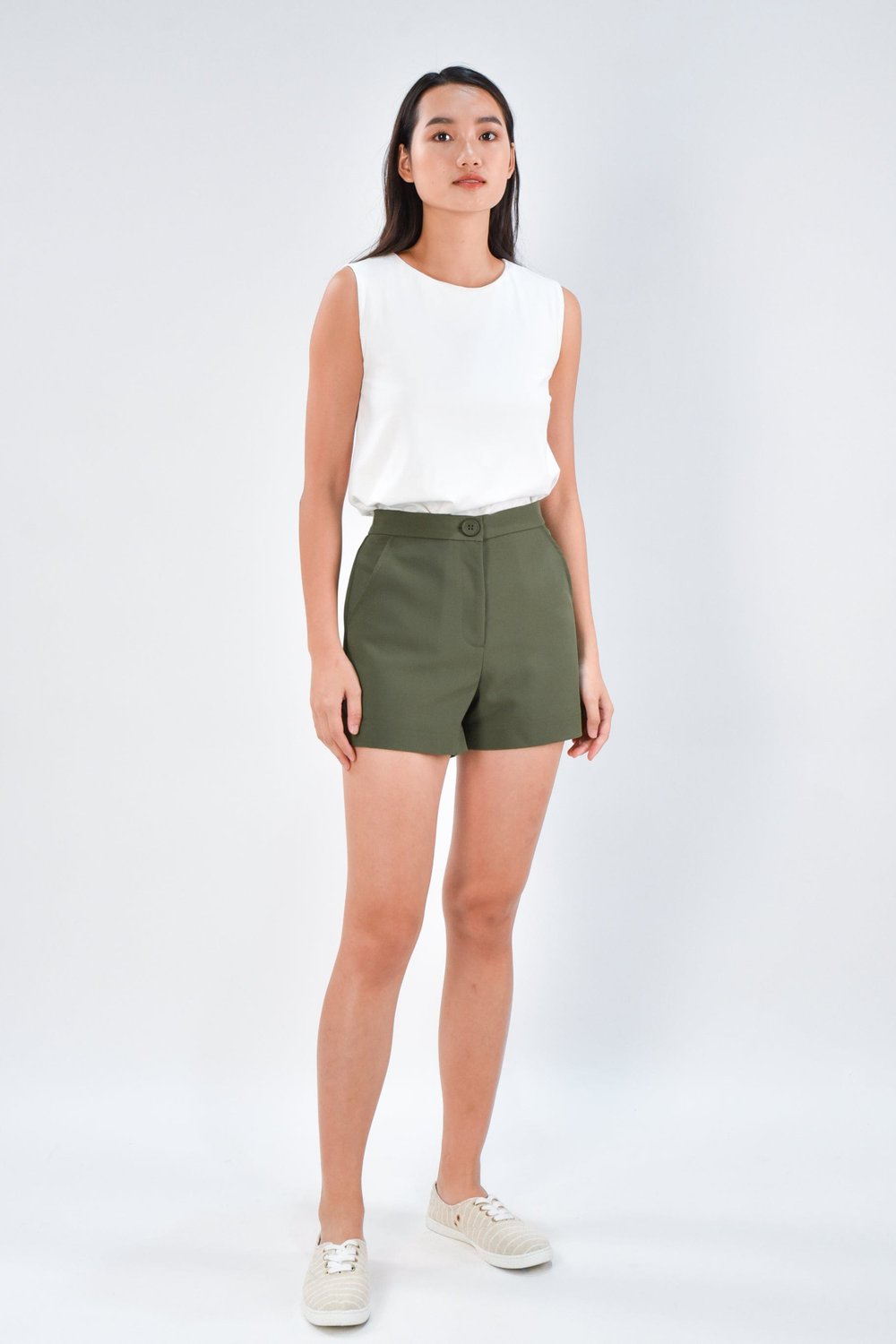 CHRISTINA ELASTIC-BACK SHORTS IN LIGHT OLIVE