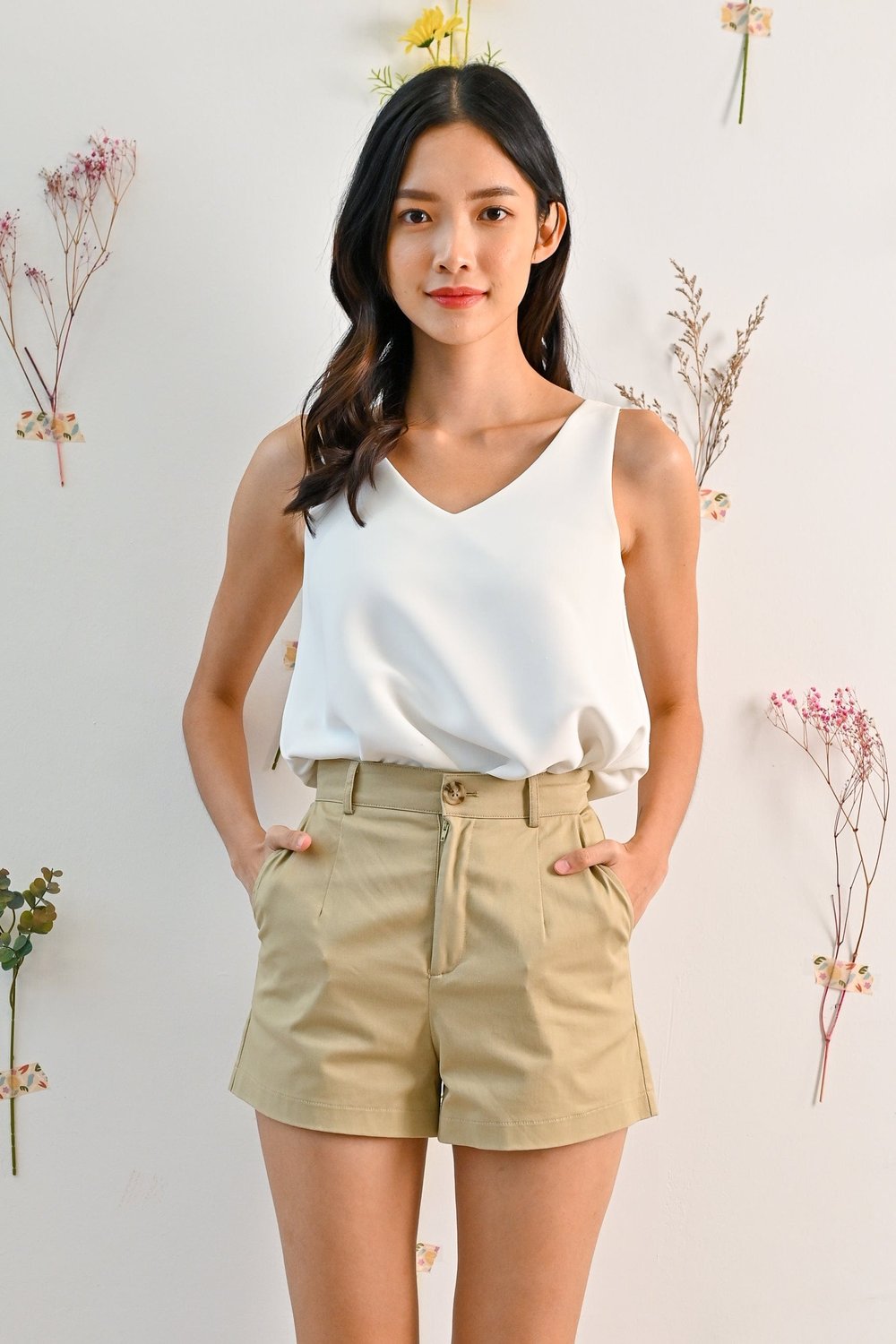 JEANETTE SHORTS IN KHAKI