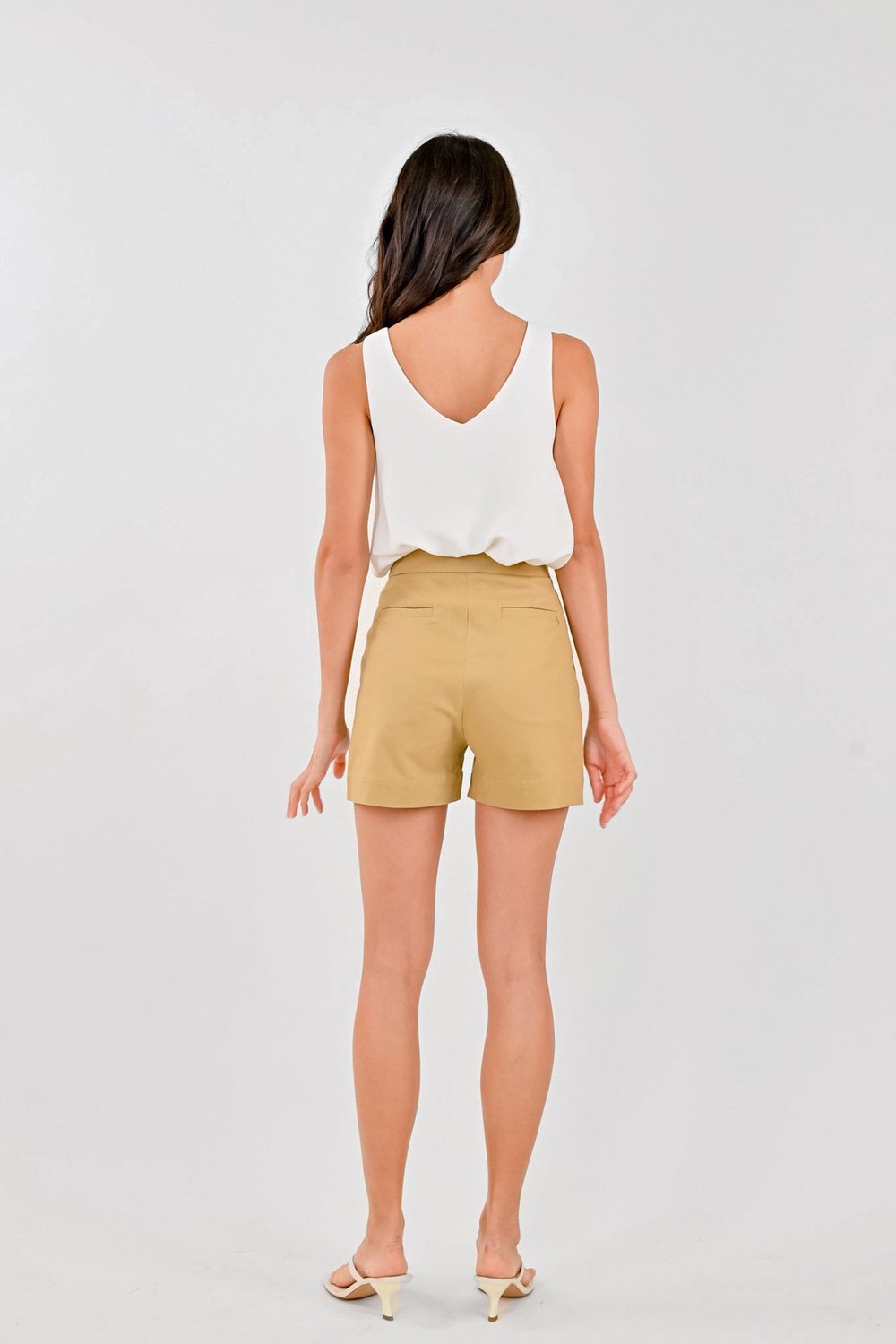 LOUISE PATCH-POCKET SHORTS IN KHAKI